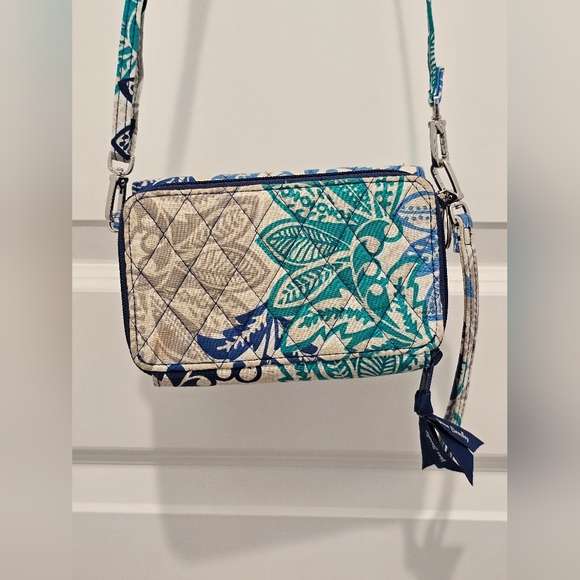 Vera Bradley Crossbody/Wristlet w/removable straps, GUC - Picture 7 of 11
